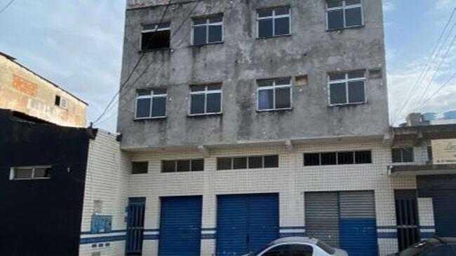 Prédio com 188m² em terreno de 216m² em Vila Velha/ES