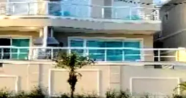 Casa em Leilão com 3 Quartos e 4 Vagas em Guarujá