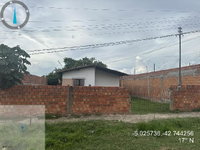 Casa com 2 quartos, varanda e vaga de garagem