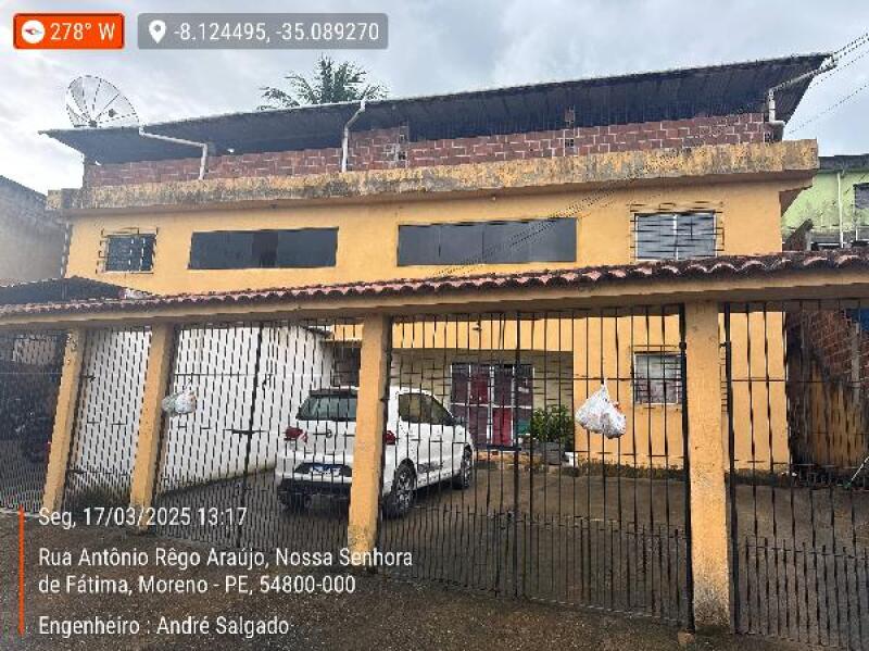 Casa com 2 quartos, varanda e 1 vaga de garagem