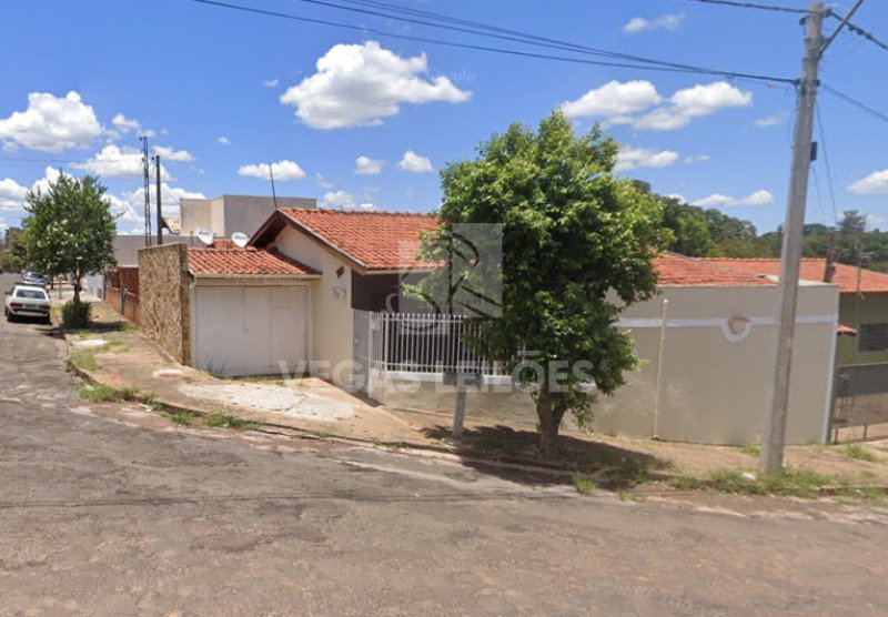 Casa em Garça/SP - 3 quartos, 141m² de terreno, ótima localização