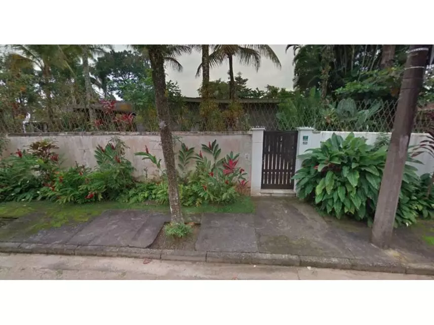 Casa em Leilão com 5 Quartos e 5 Banheiros em Guarujá/SP