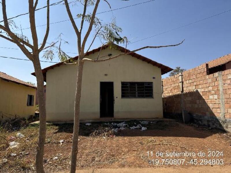 Casa com 2 Quartos e 200m² de Terreno em Bom Despacho