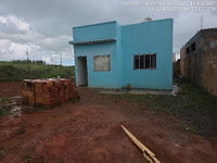 Casa com 2 quartos, 1 banheiro e área de serviço