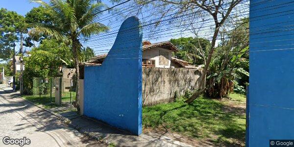 Casa com 2 quartos, banheiro, sala, cozinha e 1 vaga de garagem