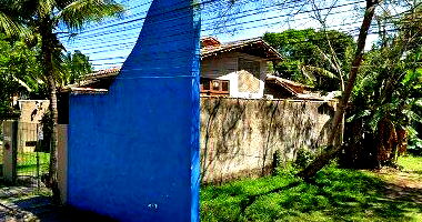 Casa com 2 quartos, banheiro, sala, cozinha e 1 vaga de garagem