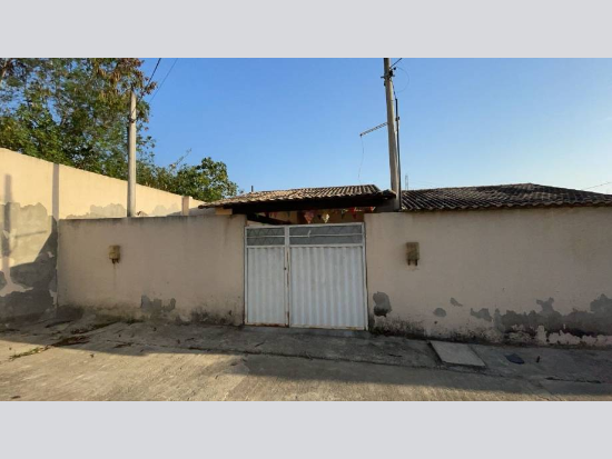Casa Ocupada em Condomínio em Belford Roxo - RJ