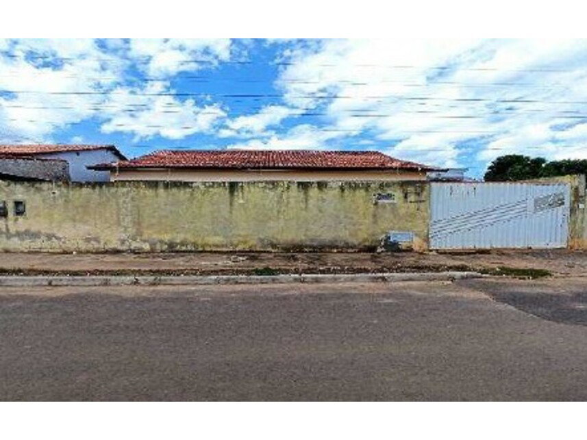 Casa em Leilão com 3 Quartos e 2 Banheiros em Barreiras/BA