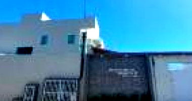 Casa espaçosa com 4 quartos, 3 banheiros e 208m² construída em condomínio
