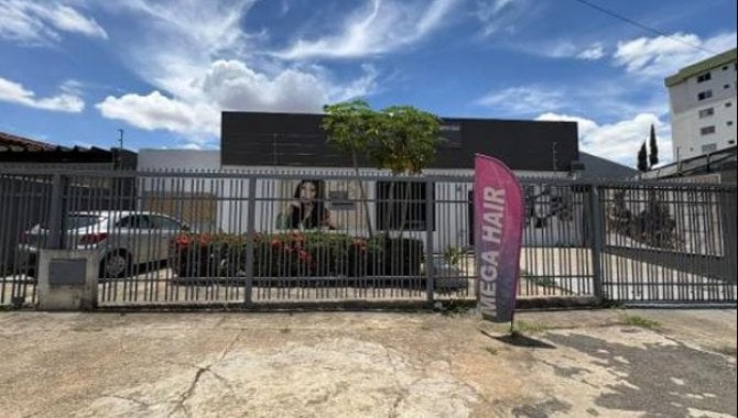 Casa com 293 m², 3 quartos, 2 banheiros, ocupada, em Goiânia-GO