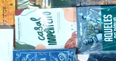 Lote 090 - Materiais Diversos e Livros