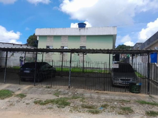 Casa com 3 quartos, varanda e 1 vaga de garagem