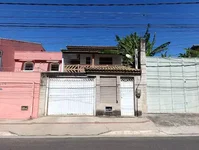 Casa ocupada com 310 m² construídos
