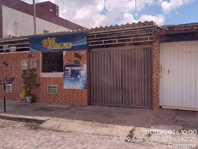 Casa com 2 quartos, 2 banheiros e 1 vaga de garagem
