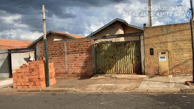 Casa com 2 quartos, 1 banheiro, vaga de garagem e 43,92m² privativos
