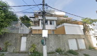 Casa em Nova Iguaçu com 2 suítes, piscina e 2 vagas