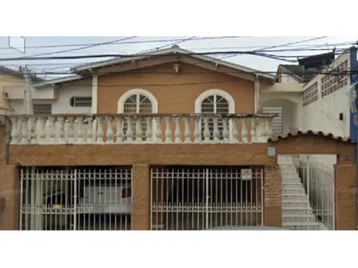 Casa com 3 quartos, 2 banheiros e 195m² construída
