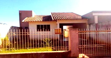 Casa Térrea com 2 Quartos e Área de Serviços em Mariluz/PR