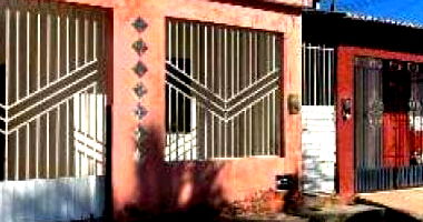 Casa padrão 2 quartos, 1 banheiro, 1 vaga, 69m² construída, ocupada