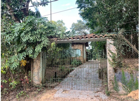 Casa com 3 quartos e 1 banheiro em terreno de 5.000 m²