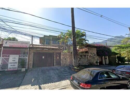 Casa no Anil com 739m² e 420m² de terreno