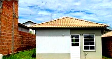 Casa com 2 quartos, 1 banheiro, 46m² área privativa, 1 vaga