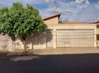 Casa com 3 quartos e 2 banheiros em Uberaba/MG