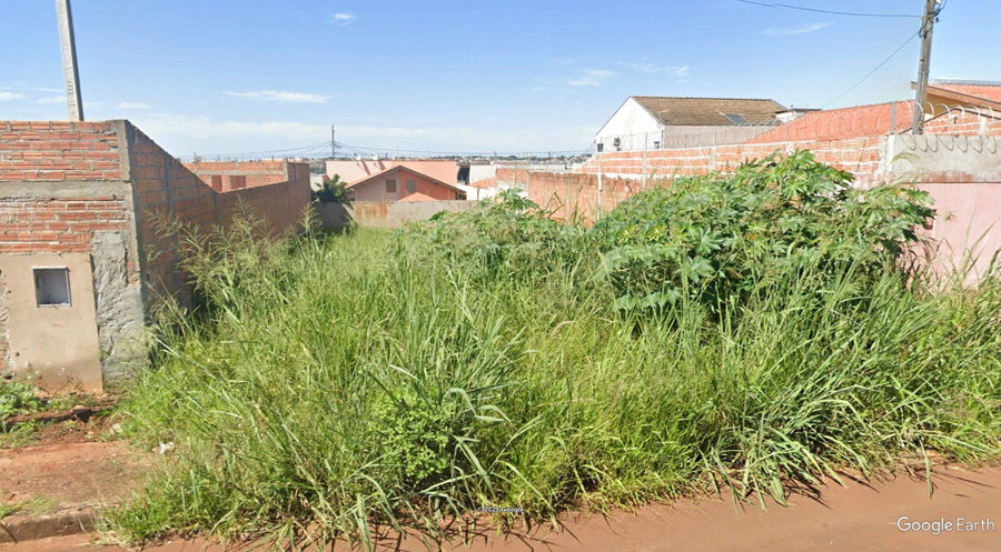 Terreno declive com 270,93m² no Jardim Padovani