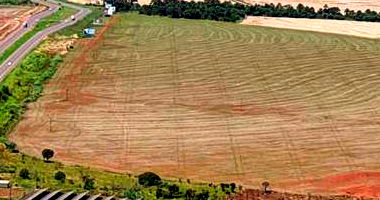 Fazenda com 87.500 m² de terreno e 1.520 m² construída, ocupada