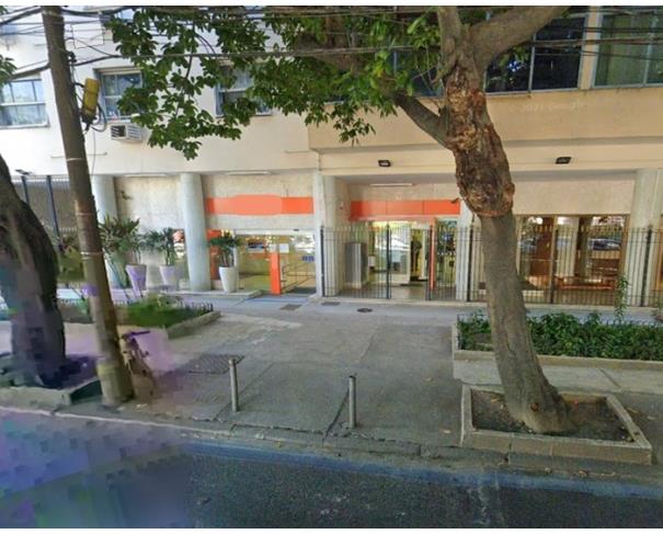 Loja ampla com 321m² construída, desocupada e pronta para uso
