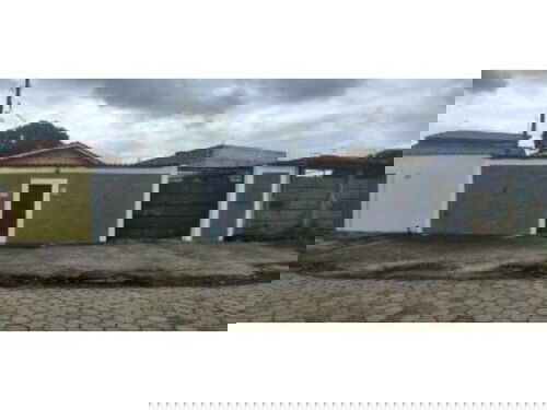 Casa com 4 quartos, 1 banheiro, 69.55m² construída, ocupada