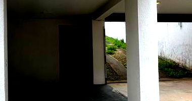 Casa Desocupada com 4 Suítes e Ampla Garagem em Mogi das Cruzes