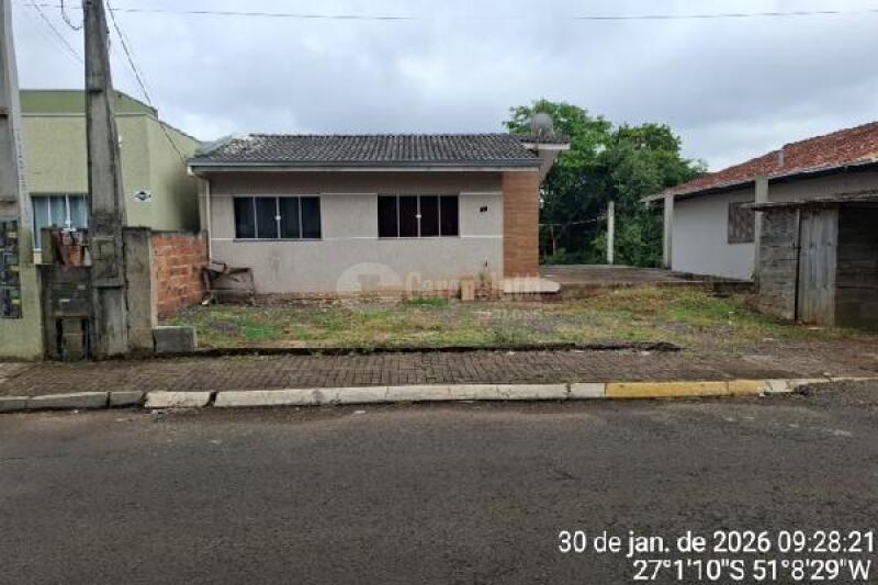 Casa com 1 quarto, 1 banheiro e 1 vaga de garagem