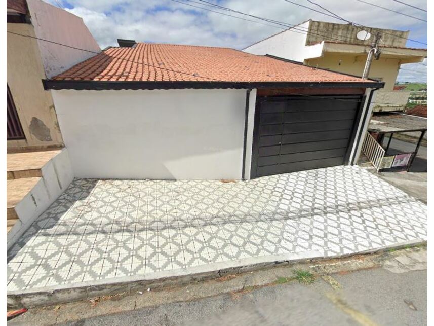 Casa com 146m² construídos em 292m² de terreno - Ocupada