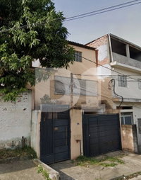 Casa com 2 quartos, 2 banheiros e 2 vagas de garagem