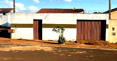 Casa com 2 Quartos e Garagem em Guaíra