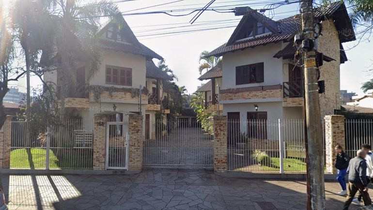 Sobrado 197m² em Cachoeirinha/RS com 3 Pavimentos e Sótão