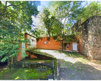 Casa comercial com 567m² construídos em terreno de 2.500m²
