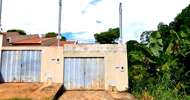 Casa 1 suíte, 1 quarto, varanda, área construída 76,75m², ocupada