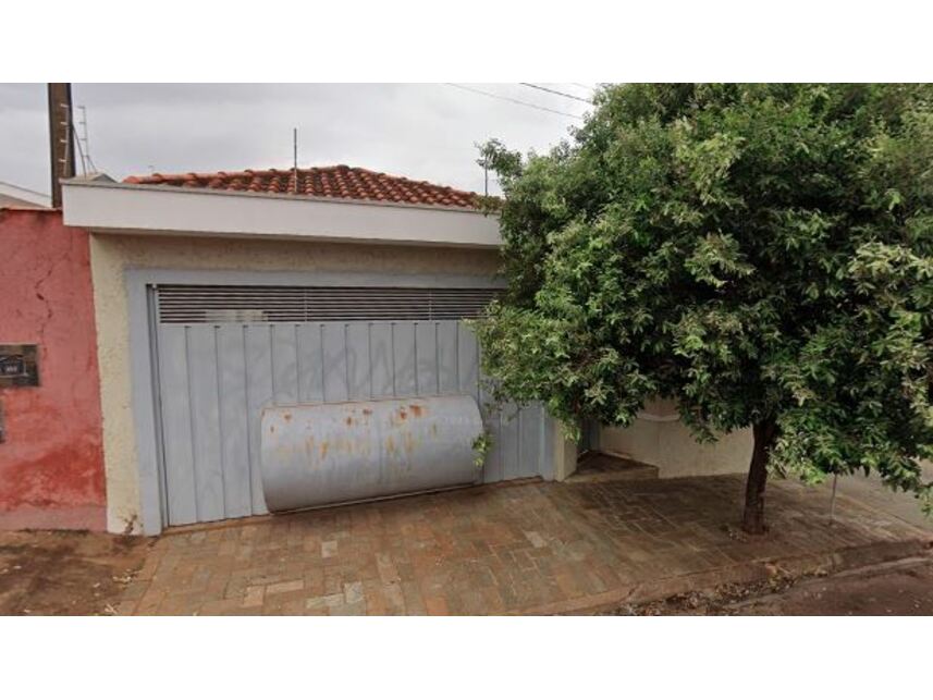 Casa em leilão com 3 quartos e 2 banheiros