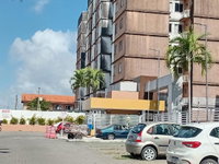 Apartamento com 3 quartos, varanda e área de serviço em condomínio