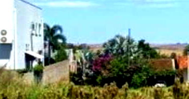 Terreno desocupado com 400m² no Centro, ideal para investimento