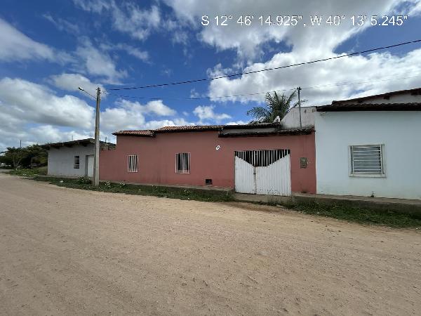 Casa 2 quartos, 1 banheiro, 1 vaga, 68.5m² construída, desocupada