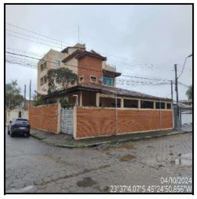 Casa ampla com 350 m² em Caraguatatuba - Oportunidade!