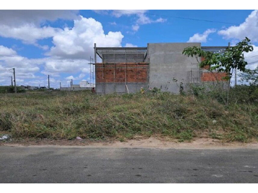 Terreno desocupado no Loteamento Vivari em Feira de Santana