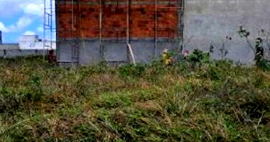 Terreno desocupado no Loteamento Vivari em Feira de Santana