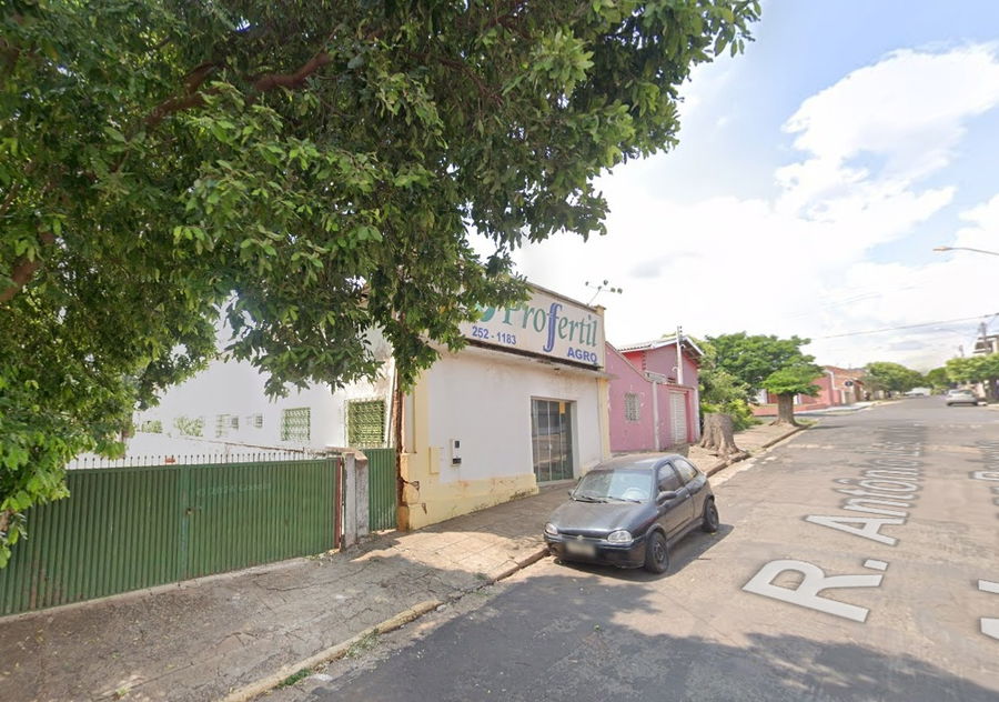 Imóvel Comercial com 3 vagas, 300m² terreno e 273m² construídos