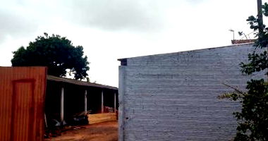 Terreno urbano com construção não averbada, 490m², ocupado