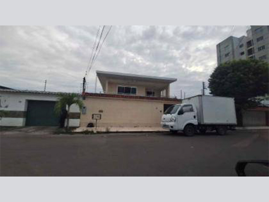 Casa com 352,5m² construídos e 1 vaga em Manaus