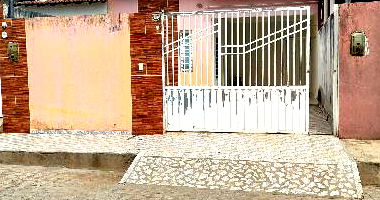 Casa com 2 quartos, 2 banheiros, 1 vaga e 90m² construída